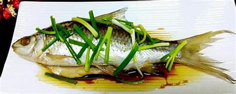 【干锅香辣翘嘴鱼的做法步骤图，怎么做好吃】琉璃颜伊_下厨房