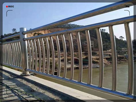 特色不锈钢桥梁护栏设计效果图展示（以量产）-新美叶桥梁装饰厂家