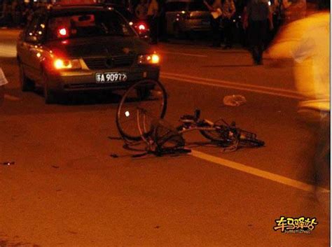高清：浙江浦江发生特大车祸 货车撞倒8辆车致8死多伤【4】--图片频道--人民网