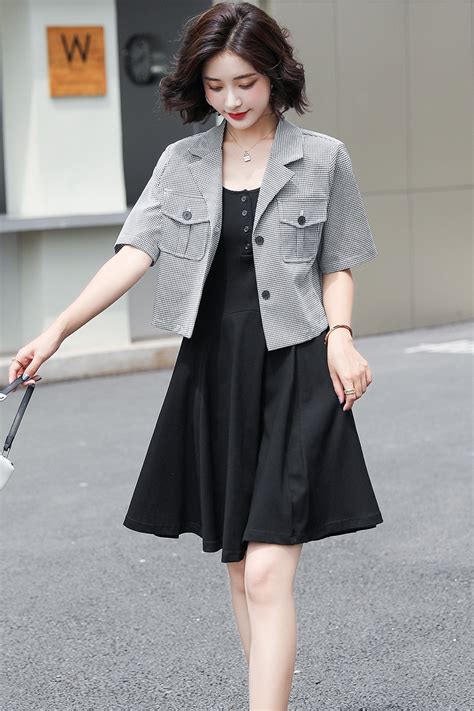 西装穿搭甜美女生头像