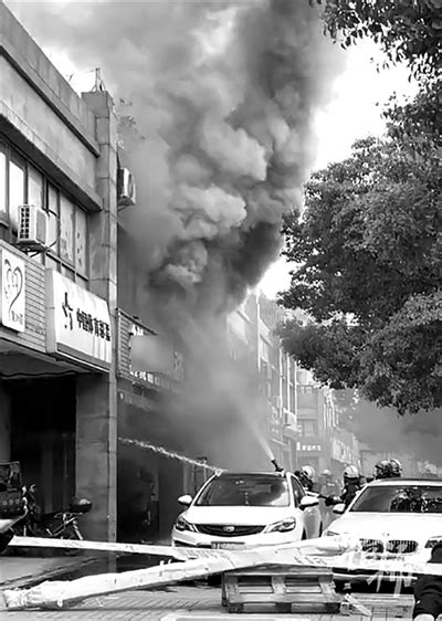 痛心！安徽省池州市一商场突发火灾 致4死2伤