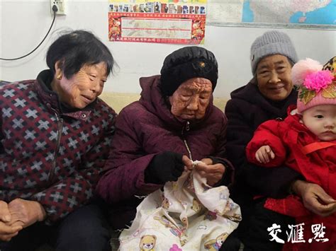 女本为弱为母则刚，胶州91岁老母照顾残疾儿子36年_凤凰资讯
