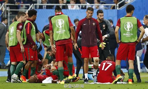 冲撞C罗元凶下场 葡萄牙球迷狂嘘 法国球迷鼓掌_手机新浪网