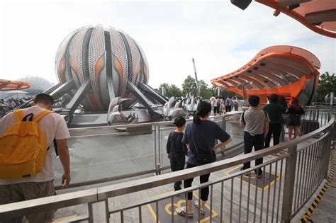 重新开放一个月，上海迪士尼推出预约等候卡避免游客集中排队_新华报业网