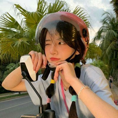 非主流头像俏皮女生