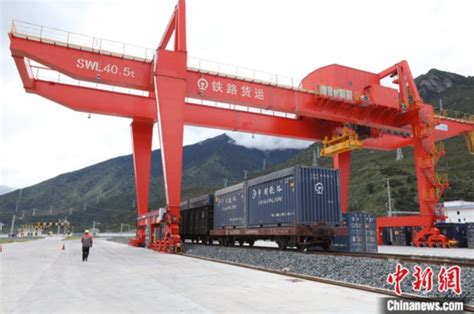 中国首条高原电气化铁路日均货运卸车量创新高_西藏头条网