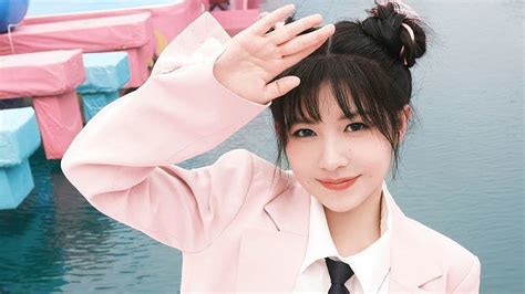 赖美云图片