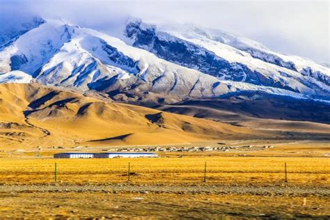 【新疆旅游线路】新疆旅游攻略，新疆旅游景点大全-去哪儿网