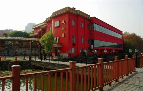 武昌“凶宅”《 湖滨花园》楼体全都是大红色 看上去就诡异|湖滨花园|诡异|楼体_新浪新闻