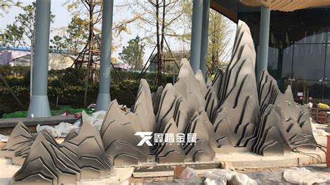 玻璃钢大型梅花鹿雕塑麋鹿户外仿真动物园林景观装饰摆件新年定制 - 惠州市纪元园林景观工程有限公司