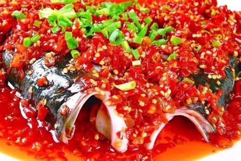 做经典湘菜剁椒鱼头的秘方您知道吗？学会了这道菜可以开饭店了