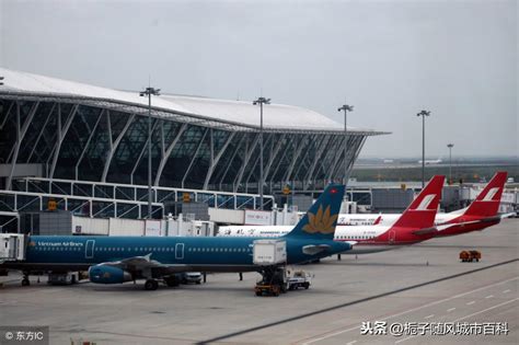 上海虹桥机场的游客高清图片下载-正版图片500137526-摄图网