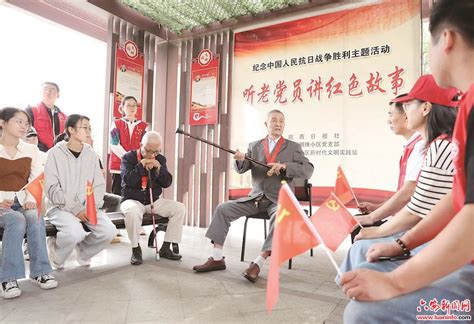 红色斗篷图片