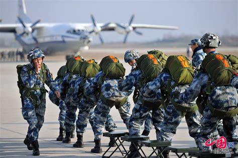 空降兵一线作战部队新兵长成记_图片中国_中国网