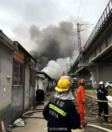 石家庄前杜北村一储鞋仓库发生火灾！十几辆消防车紧急灭火近一小时
