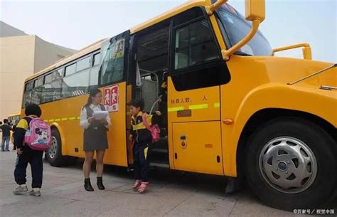 广东石排设置37个校车停靠点保障师生安全出行_时事热点_校车网