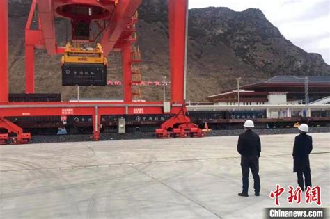 西藏第一条电气化铁路拉林铁路开通运营-人民图片网