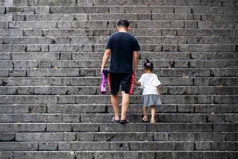 中国式父子都是什么样？少年不懂父母恩，懂时已是中年人 - 知乎