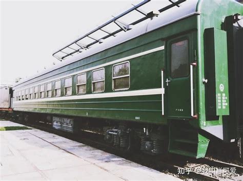 绿皮火车头开进站 “70、80”回忆被唤醒