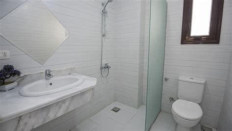 卫生间装修不止一种布局，4种隔断 50 张实景图提供老旧浴室新思路！ - 知乎