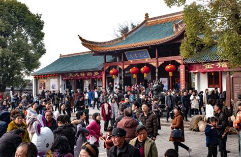 这就是重庆的春节，解放碑人山人海，好吃街最受欢迎，太热闹了！ – 重庆游品