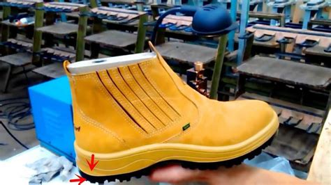 鞋厂实拍，带你看看鞋底与鞋面是如何粘起来的，长见识了_腾讯视频