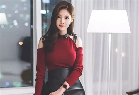 高跟鞋甜美女生头像