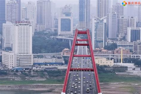 重庆嘉陵江两岸城市CBD夜景车流高清摄影大图-千库网