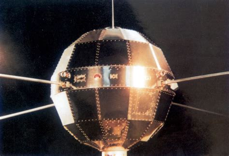 “东方红一号”卫星五十年后依然在轨飞行