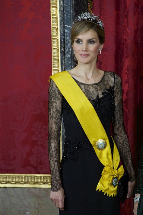 西班牙准皇后演绎宫廷商务风格|宫廷商务风|莱蒂齐亚_凤凰时尚