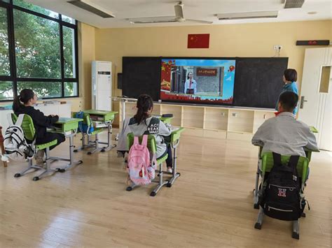 喜迎二十大 争做好队员 ——记上海市第一聋哑学校2022年建队日活动