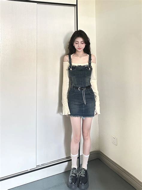 牛仔裙套装甜美女生头像