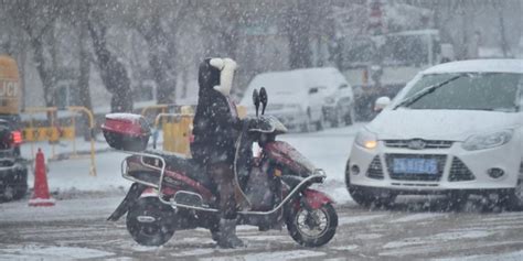 新年首轮大范围雨雪已“送达” 气象台：暴雪蓝色预警继续_凤凰网资讯_凤凰网