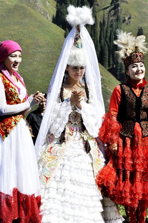 哈萨克族的婚礼习俗(2)_世界风俗网