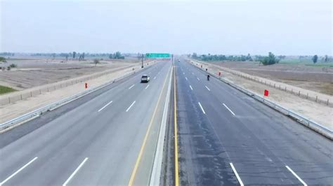 震撼航拍：中企承建的巴基斯坦最长高速公路，提前80天通车|巴基斯坦|文莱|摩拉_新浪新闻