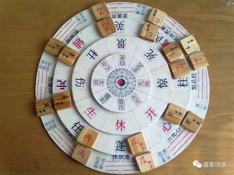 《赌侠1999》里，刘德华跟张家辉介绍“千门八将”。