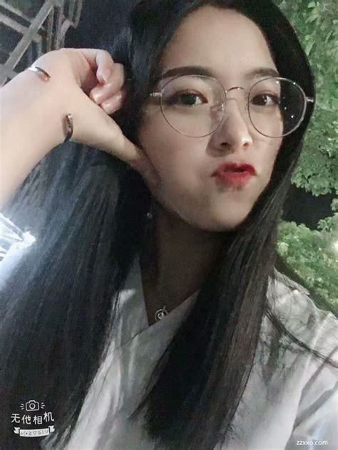 机车美女的辣眼睛穿搭，与众不同！_美女合集社区_易车社区