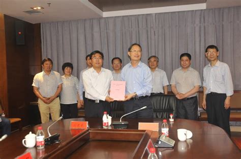 中心与新郑市人民政府联合签署“三化”协调发展合作协议-河南省协同创新中心
