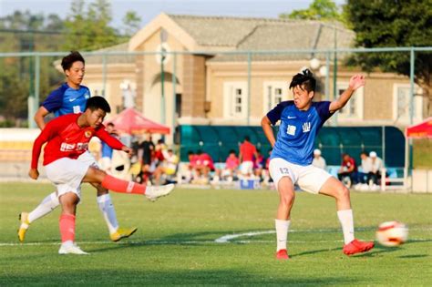 我校女子足球队（普通学生组）在全国联赛上首战告捷