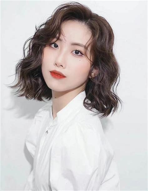 短头发发型女图片