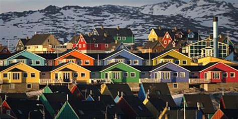 格陵兰岛上的彩色小屋 | Milan Chudoba