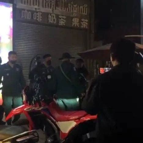 昨日4名中国男女酒店被抓后续：2名遭绑架的同胞被救出_警方_嫌疑人_受害者