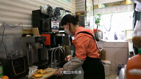 上海：对零售、餐饮等重点岗位从业人员定期核酸予以补贴_手机新浪网