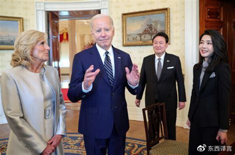 拜登夫人发与岸田夫人在白宫“植樱花树”照片，被质疑是“摆拍”