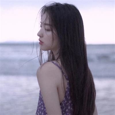 气质干净的甜美女生头像