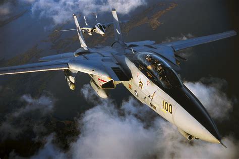 F-14 Tomcat: The Iconic Supersonic Twin-Engine Aircraft with Dual Tails ...