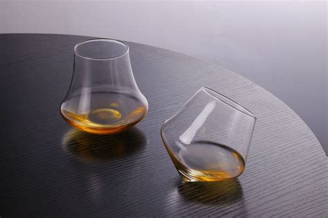 洋酒杯图片