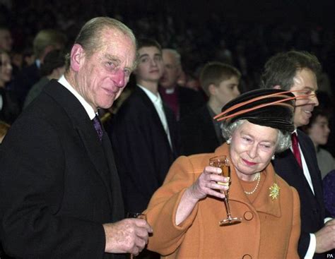老照片 英国菲利普亲王的外交生涯|伊丽莎白二世|菲利普亲王|女王_新浪新闻