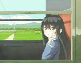 一个小女孩坐在公共汽车的窗户旁边视频素材_ID:VCG42N820416048-VCG.COM