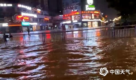 重庆遭遇暴雨江津等地街道变“河道” 今天南部局地仍有强降雨-天气新闻-中国天气网